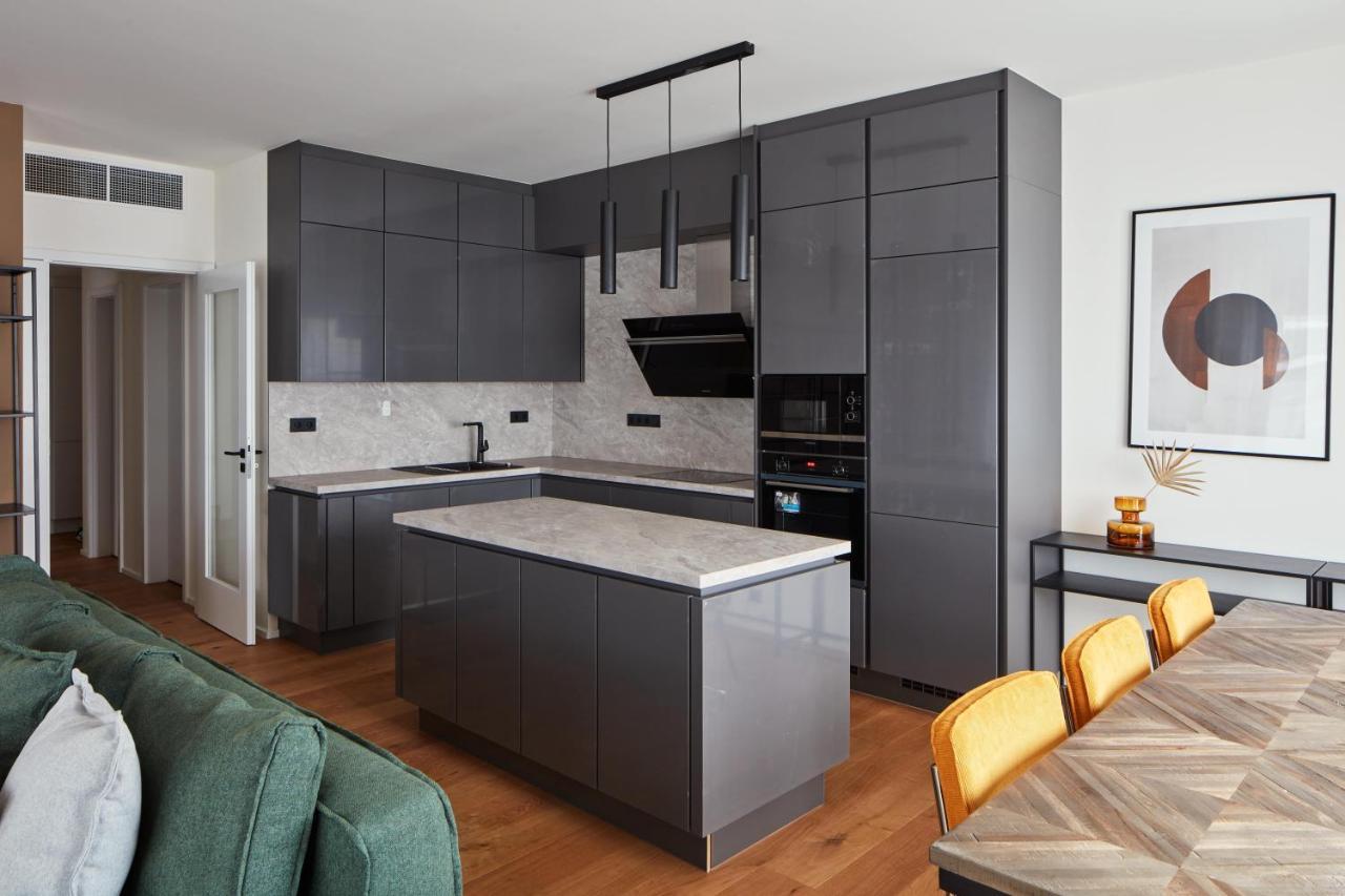 Prague Days - Designer Apts - Garage - Terrace - Easy City Access Экстерьер фото